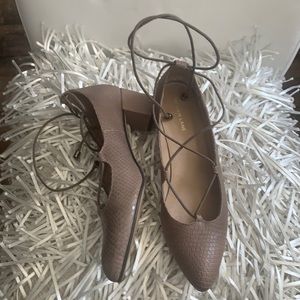 Maiden Lane Tie up block heel